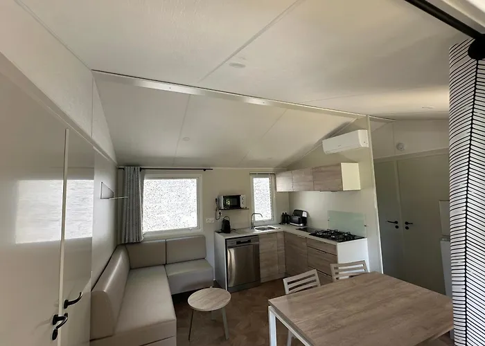 营地 Plein Soleil 卢德